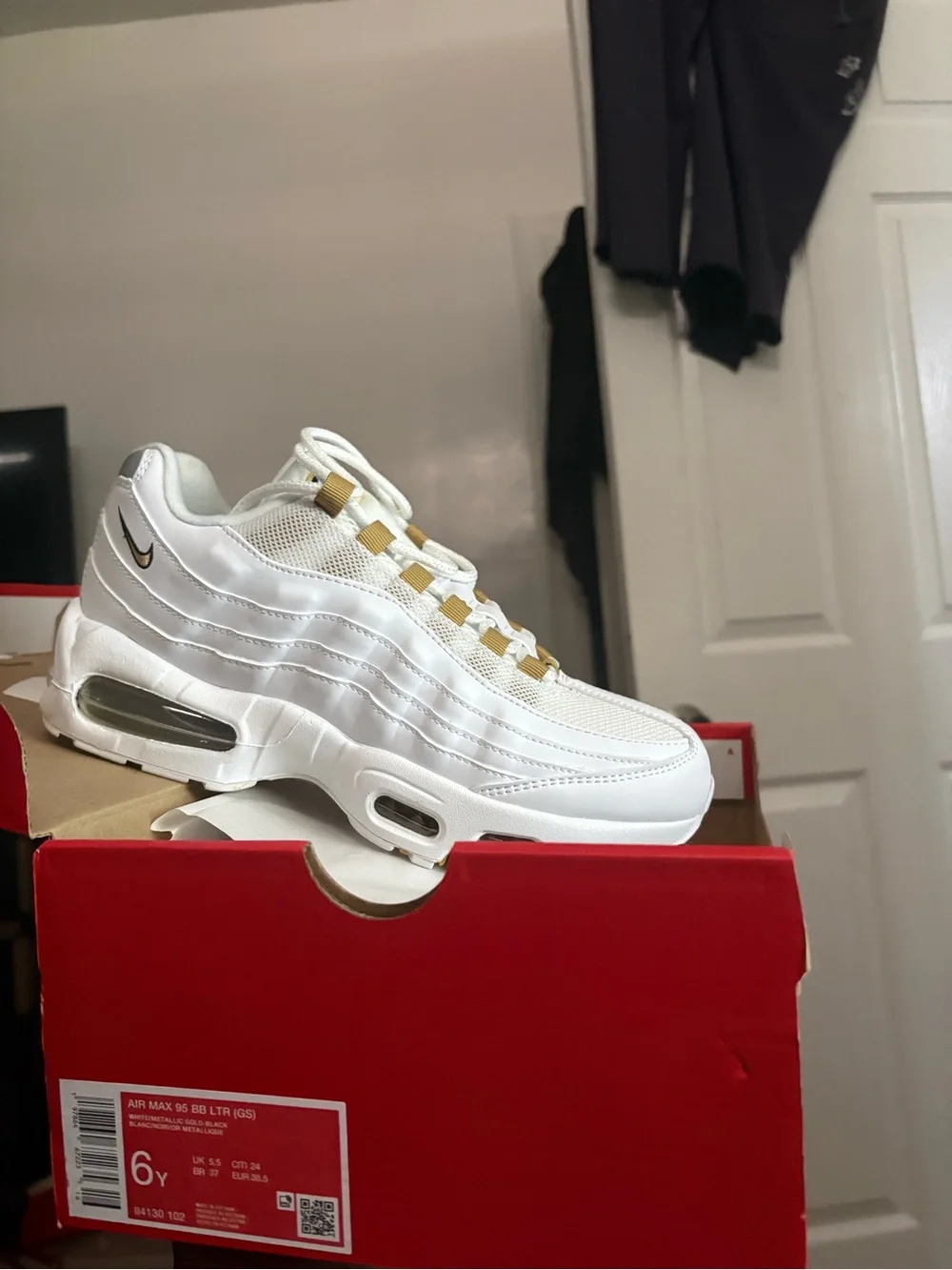 Nike Air Max 95 - White and Gold Sneaker